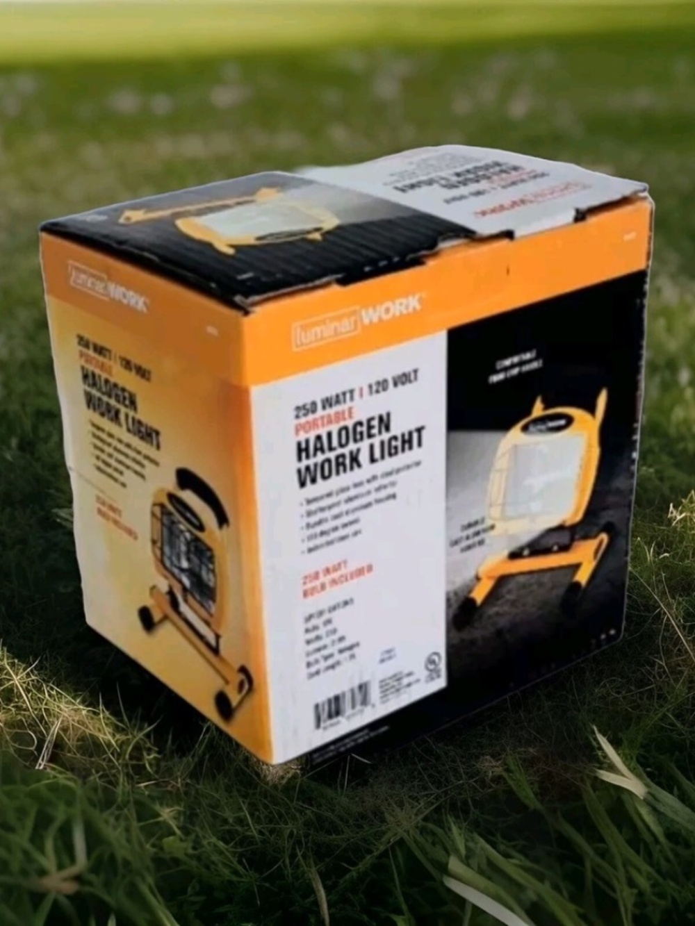 Luminar Work 500-Watt Portable Halogen Work Light. Bulb included
